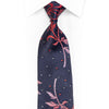 Rote Seidenkrawatte mit Blumenmuster auf marineblauem Strasssteinchen